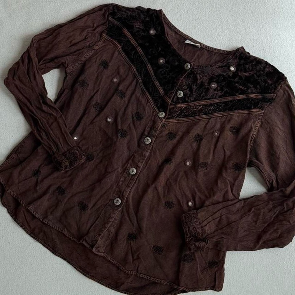 Brown velvet button up vintage blouse - Picture 3 of 7
